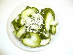 Zoet zure komkommer salade